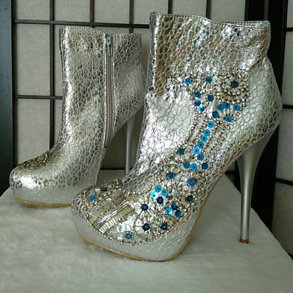Shoes - LAST PAIR! Sz 6.5 Metallic Silver 5" Heels Booties